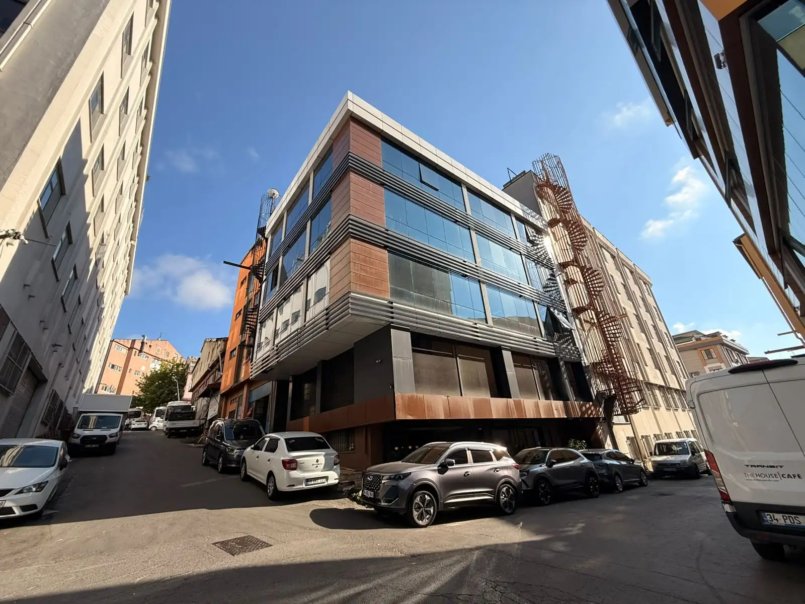SANAYİ METROYA YAKIN 10 YILLIK SATILIK BİNA ( 7 KATLI )