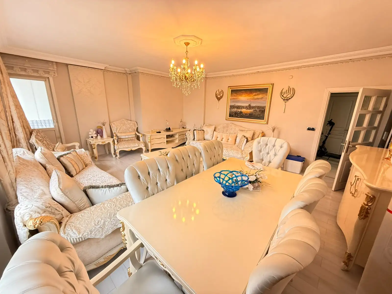 ÇENGELKÖYDE HAVUZLU SİTE İÇERİSİNDE SATILIK 3+1 DAİRE