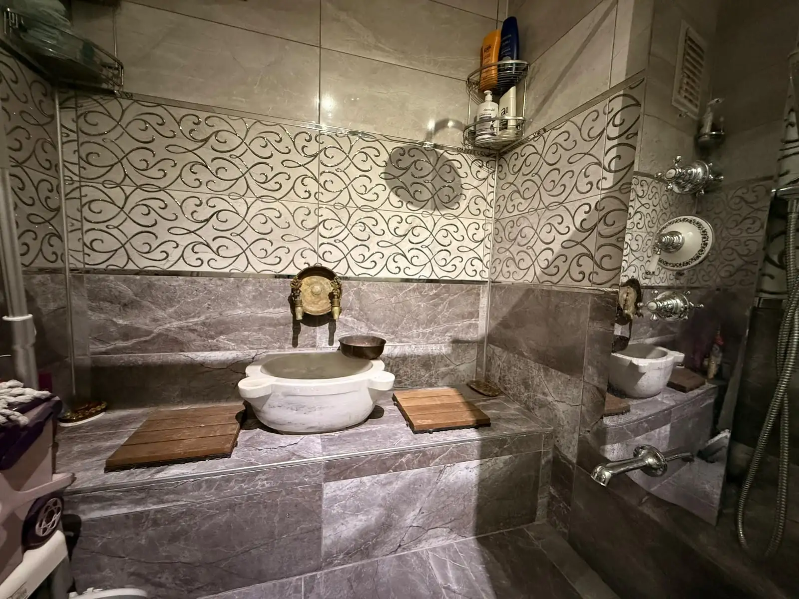 ÇENGELKÖYDE HAVUZLU SİTE İÇERİSİNDE SATILIK 3+1 DAİRE