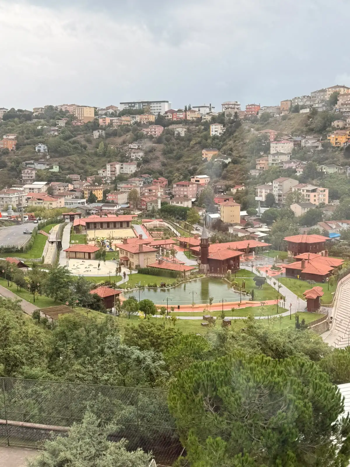 ÇENGELKÖYDE HAVUZLU SİTE İÇERİSİNDE SATILIK 3+1 DAİRE