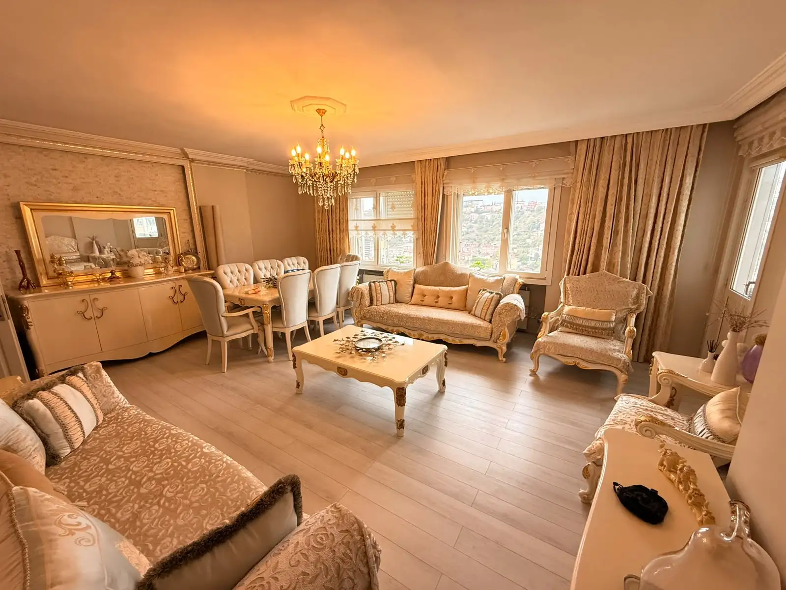 ÇENGELKÖYDE HAVUZLU SİTE İÇERİSİNDE SATILIK 3+1 DAİRE